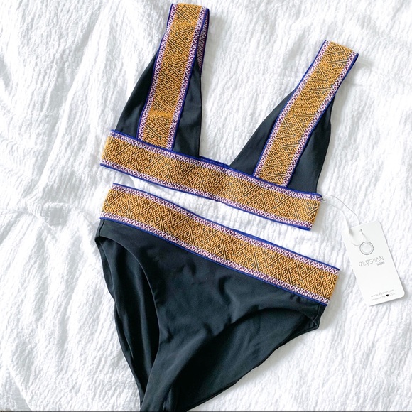 Black Bikini - Picture 5 of 8